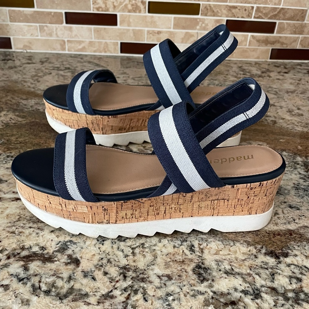 Madden Girl Navy & White Platform Sandals, size 9M